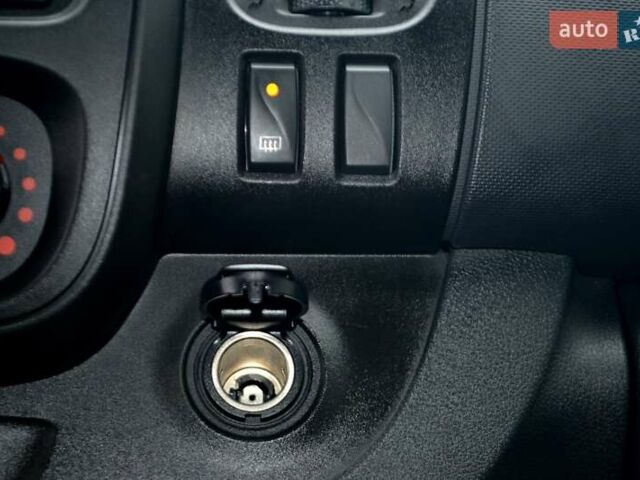 Белый Рено Трафик, объемом двигателя 2 л и пробегом 236 тыс. км за 16900 $, фото 38 на Automoto.ua