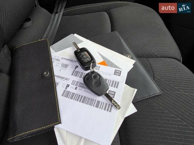 Белый Рено Трафик, объемом двигателя 2 л и пробегом 204 тыс. км за 18700 $, фото 25 на Automoto.ua