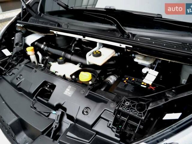 Белый Рено Трафик, объемом двигателя 2 л и пробегом 236 тыс. км за 16900 $, фото 160 на Automoto.ua