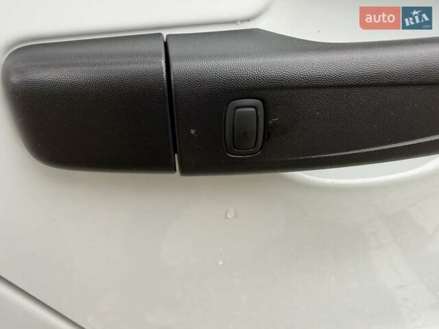 Белый Рено Трафик, объемом двигателя 2 л и пробегом 166 тыс. км за 19700 $, фото 32 на Automoto.ua