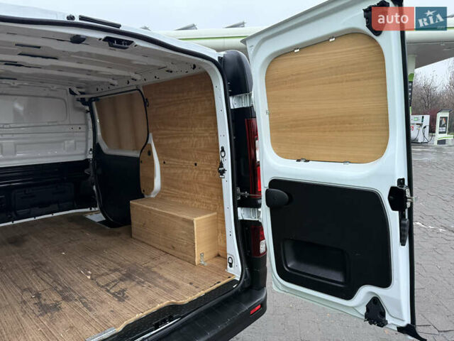 Белый Рено Трафик, объемом двигателя 2 л и пробегом 259 тыс. км за 16400 $, фото 67 на Automoto.ua