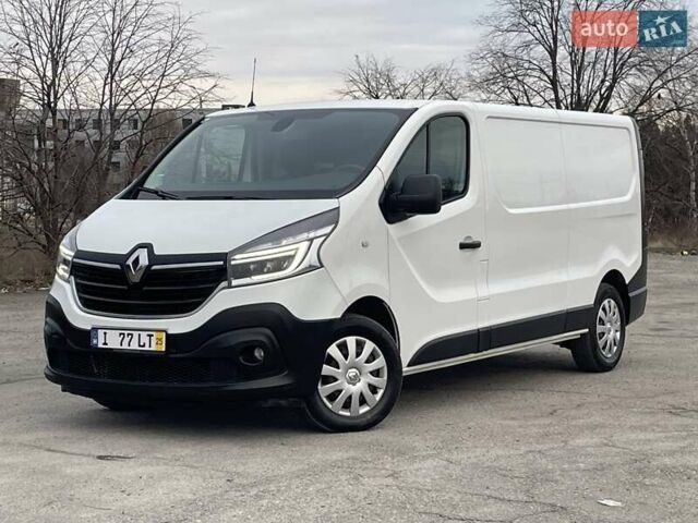 Белый Рено Трафик, объемом двигателя 2 л и пробегом 251 тыс. км за 17500 $, фото 1 на Automoto.ua