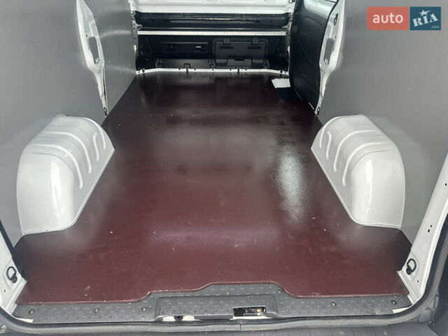 Білий Рено Трафік, об'ємом двигуна 2 л та пробігом 140 тис. км за 17500 $, фото 45 на Automoto.ua