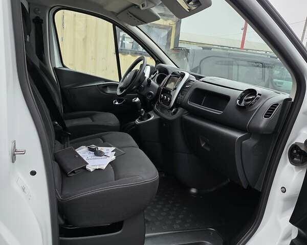 Белый Рено Трафик, объемом двигателя 2 л и пробегом 204 тыс. км за 18700 $, фото 30 на Automoto.ua