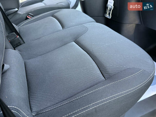 Белый Рено Трафик, объемом двигателя 2 л и пробегом 112 тыс. км за 17850 $, фото 53 на Automoto.ua