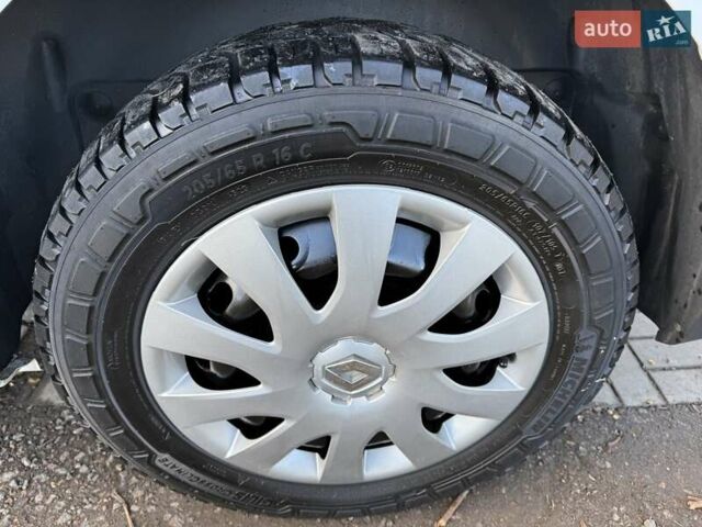 Білий Рено Трафік, об'ємом двигуна 2 л та пробігом 200 тис. км за 18900 $, фото 35 на Automoto.ua