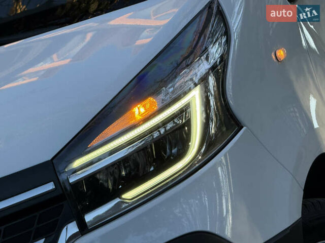 Белый Рено Трафик, объемом двигателя 2 л и пробегом 114 тыс. км за 18200 $, фото 17 на Automoto.ua