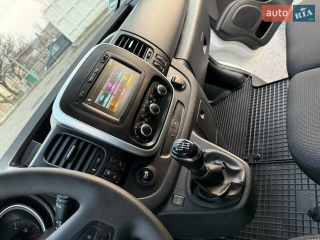 Белый Рено Трафик, объемом двигателя 2 л и пробегом 130 тыс. км за 18999 $, фото 70 на Automoto.ua