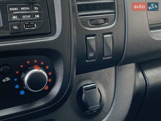 Білий Рено Трафік, об'ємом двигуна 2 л та пробігом 209 тис. км за 16955 $, фото 48 на Automoto.ua