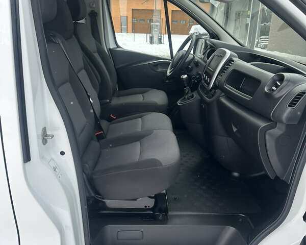 Білий Рено Трафік, об'ємом двигуна 2 л та пробігом 140 тис. км за 17500 $, фото 46 на Automoto.ua