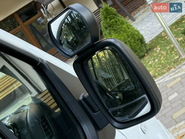 Белый Рено Трафик, объемом двигателя 2 л и пробегом 112 тыс. км за 17850 $, фото 39 на Automoto.ua