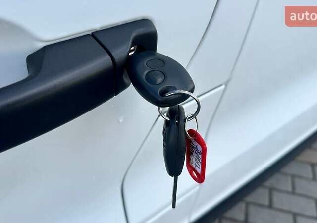 Білий Рено Трафік, об'ємом двигуна 2 л та пробігом 14 тис. км за 21700 $, фото 13 на Automoto.ua