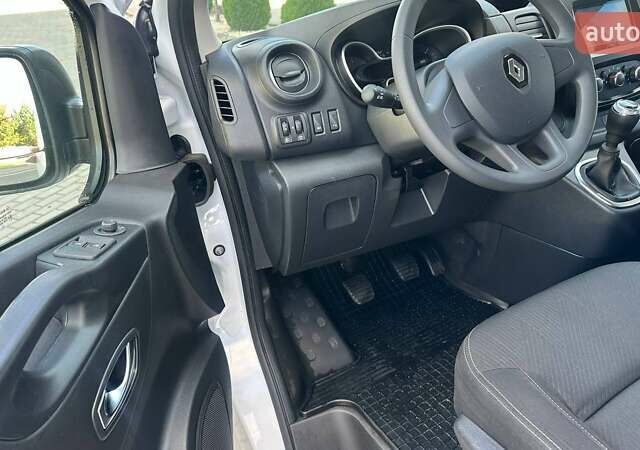 Білий Рено Трафік, об'ємом двигуна 2 л та пробігом 14 тис. км за 21700 $, фото 8 на Automoto.ua