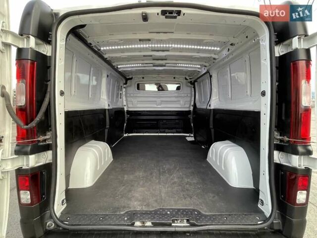 Белый Рено Трафик, объемом двигателя 2 л и пробегом 251 тыс. км за 17500 $, фото 26 на Automoto.ua