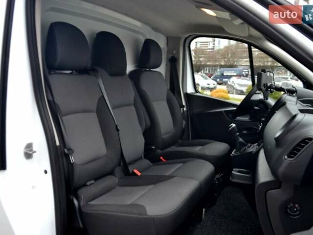 Белый Рено Трафик, объемом двигателя 2 л и пробегом 236 тыс. км за 16900 $, фото 136 на Automoto.ua