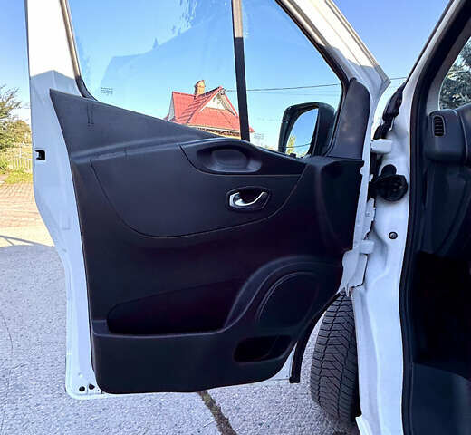 Белый Рено Трафик, объемом двигателя 2 л и пробегом 182 тыс. км за 17673 $, фото 20 на Automoto.ua