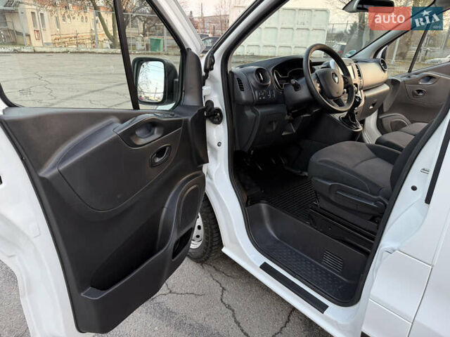 Белый Рено Трафик, объемом двигателя 2 л и пробегом 130 тыс. км за 18999 $, фото 75 на Automoto.ua