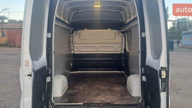 Белый Рено Трафик, объемом двигателя 2 л и пробегом 109 тыс. км за 19777 $, фото 44 на Automoto.ua