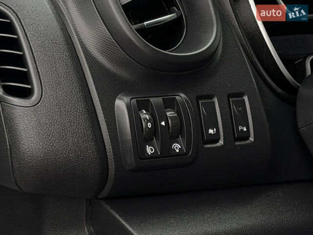 Белый Рено Трафик, объемом двигателя 2 л и пробегом 217 тыс. км за 18800 $, фото 50 на Automoto.ua