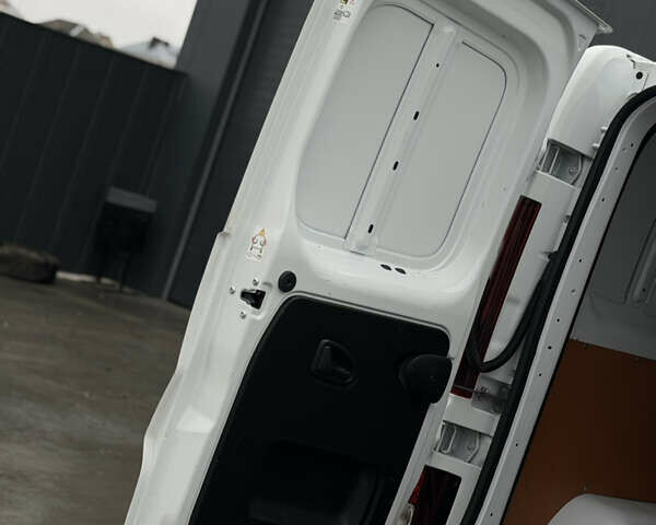 Белый Рено Трафик, объемом двигателя 2 л и пробегом 217 тыс. км за 18800 $, фото 39 на Automoto.ua