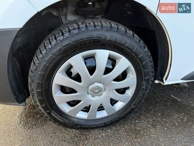 Білий Рено Трафік, об'ємом двигуна 2 л та пробігом 200 тис. км за 18900 $, фото 37 на Automoto.ua