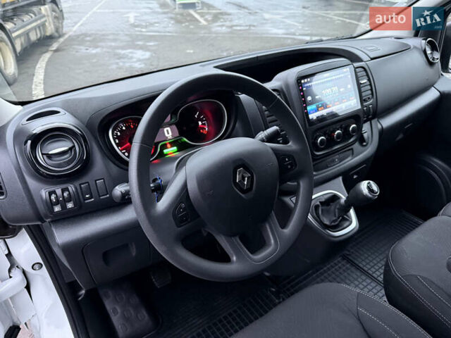 Белый Рено Трафик, объемом двигателя 2 л и пробегом 259 тыс. км за 16400 $, фото 45 на Automoto.ua