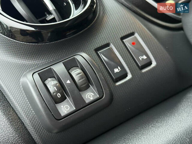 Белый Рено Трафик, объемом двигателя 2 л и пробегом 116 тыс. км за 17700 $, фото 47 на Automoto.ua