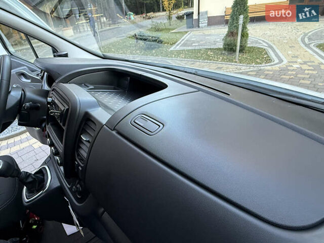 Белый Рено Трафик, объемом двигателя 2 л и пробегом 112 тыс. км за 17850 $, фото 60 на Automoto.ua