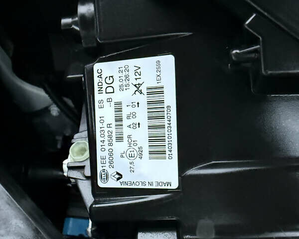 Белый Рено Трафик, объемом двигателя 2 л и пробегом 259 тыс. км за 16400 $, фото 91 на Automoto.ua