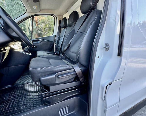 Белый Рено Трафик, объемом двигателя 2 л и пробегом 182 тыс. км за 17673 $, фото 25 на Automoto.ua