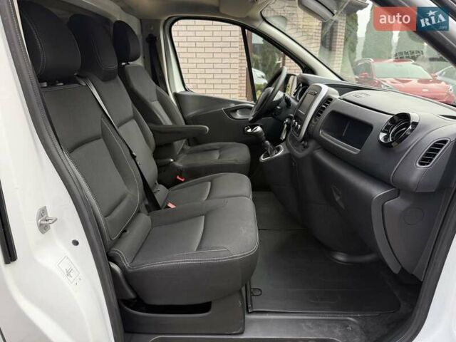 Белый Рено Трафик, объемом двигателя 2 л и пробегом 240 тыс. км за 15800 $, фото 38 на Automoto.ua