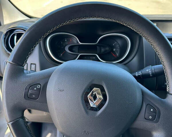 Білий Рено Трафік, об'ємом двигуна 0 л та пробігом 1000 тис. км за 21600 $, фото 29 на Automoto.ua