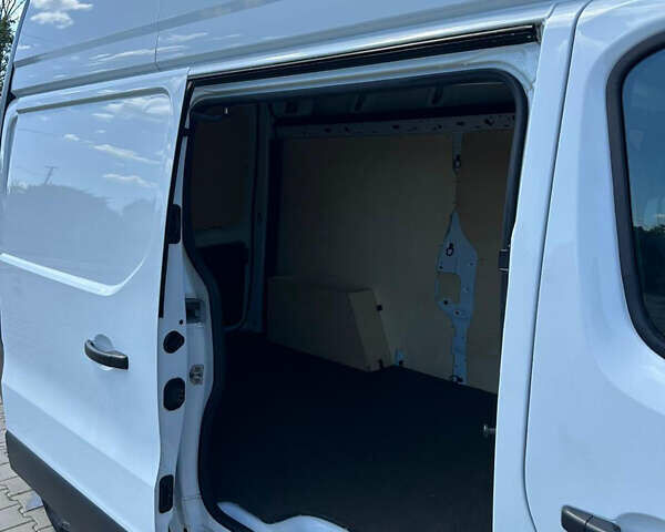 Білий Рено Трафік, об'ємом двигуна 0 л та пробігом 1000 тис. км за 21600 $, фото 52 на Automoto.ua