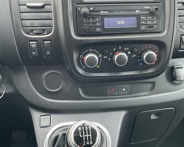 Белый Рено Трафик, объемом двигателя 2 л и пробегом 251 тыс. км за 17500 $, фото 15 на Automoto.ua