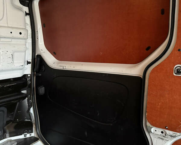 Білий Рено Трафік, об'ємом двигуна 2 л та пробігом 116 тис. км за 19450 $, фото 30 на Automoto.ua