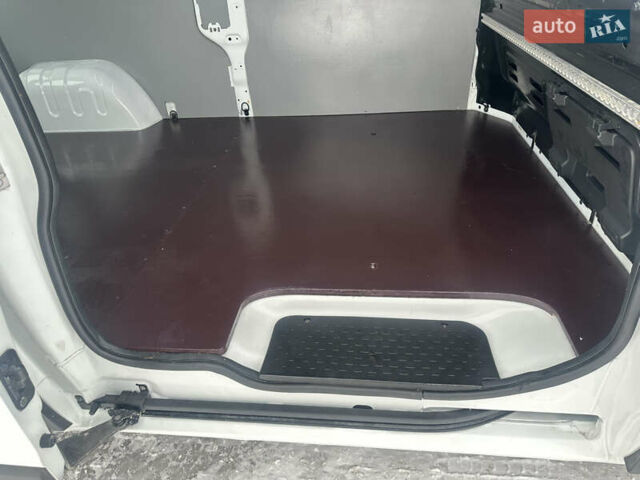 Білий Рено Трафік, об'ємом двигуна 2 л та пробігом 140 тис. км за 17500 $, фото 35 на Automoto.ua