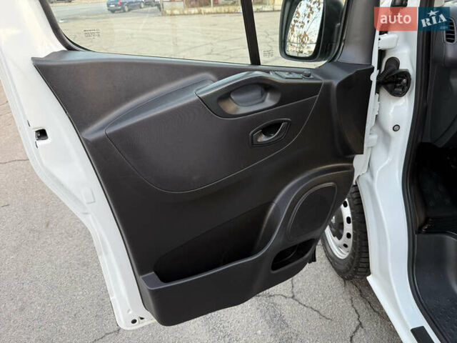 Белый Рено Трафик, объемом двигателя 2 л и пробегом 130 тыс. км за 18999 $, фото 64 на Automoto.ua