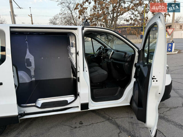 Белый Рено Трафик, объемом двигателя 2 л и пробегом 130 тыс. км за 18999 $, фото 63 на Automoto.ua