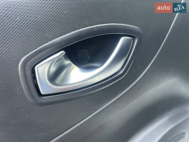 Белый Рено Трафик, объемом двигателя 2 л и пробегом 208 тыс. км за 14500 $, фото 18 на Automoto.ua