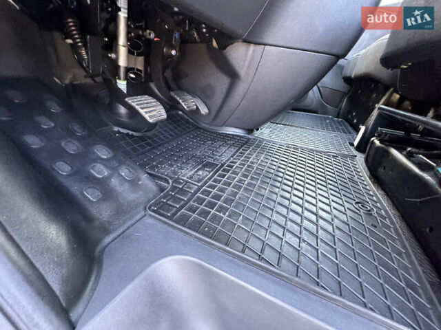 Белый Рено Трафик, объемом двигателя 2 л и пробегом 182 тыс. км за 17673 $, фото 23 на Automoto.ua