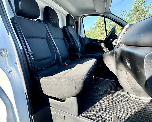 Белый Рено Трафик, объемом двигателя 2 л и пробегом 182 тыс. км за 17673 $, фото 50 на Automoto.ua