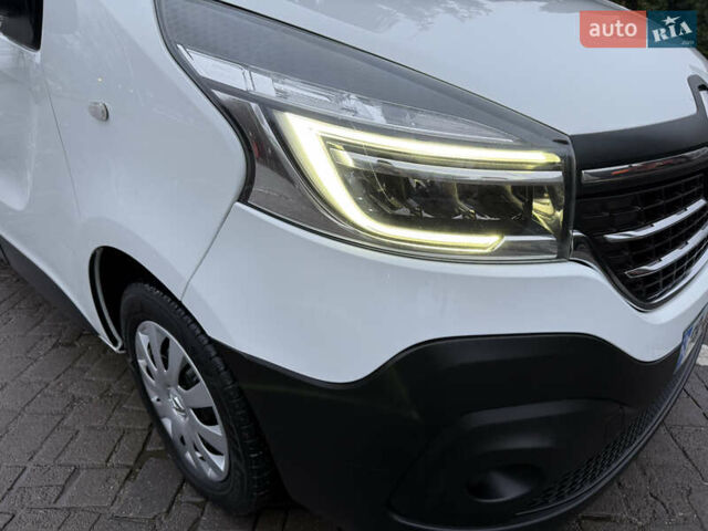 Белый Рено Трафик, объемом двигателя 2 л и пробегом 259 тыс. км за 16400 $, фото 23 на Automoto.ua