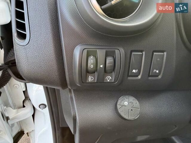 Білий Рено Трафік, об'ємом двигуна 2 л та пробігом 200 тис. км за 18900 $, фото 13 на Automoto.ua
