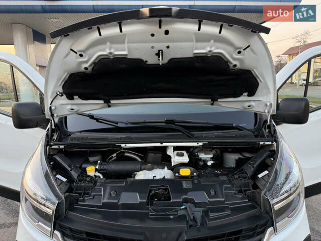 Белый Рено Трафик, объемом двигателя 2 л и пробегом 130 тыс. км за 18999 $, фото 97 на Automoto.ua