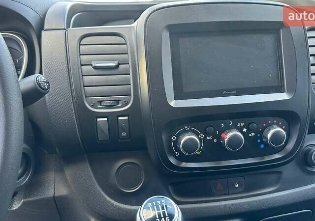 Білий Рено Трафік, об'ємом двигуна 2 л та пробігом 14 тис. км за 21700 $, фото 11 на Automoto.ua