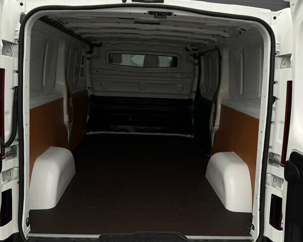 Белый Рено Трафик, объемом двигателя 2 л и пробегом 217 тыс. км за 18800 $, фото 42 на Automoto.ua