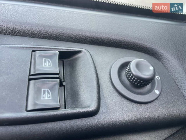 Белый Рено Трафик, объемом двигателя 2 л и пробегом 208 тыс. км за 14500 $, фото 17 на Automoto.ua