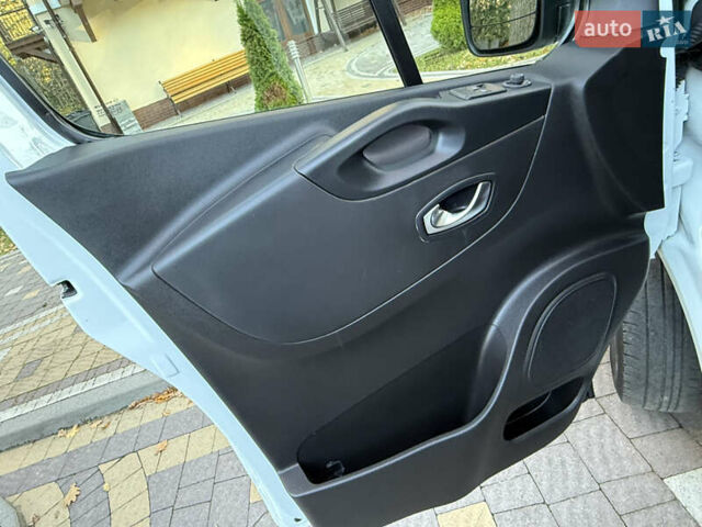 Белый Рено Трафик, объемом двигателя 2 л и пробегом 114 тыс. км за 18200 $, фото 43 на Automoto.ua