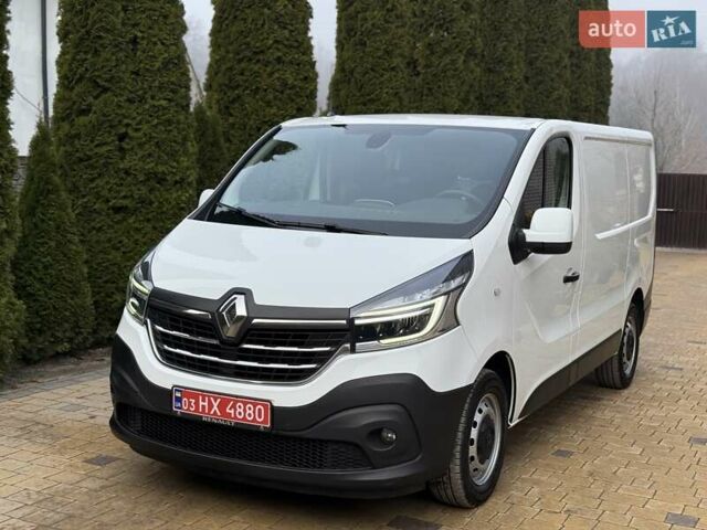 Белый Рено Трафик, объемом двигателя 2 л и пробегом 240 тыс. км за 15800 $, фото 2 на Automoto.ua