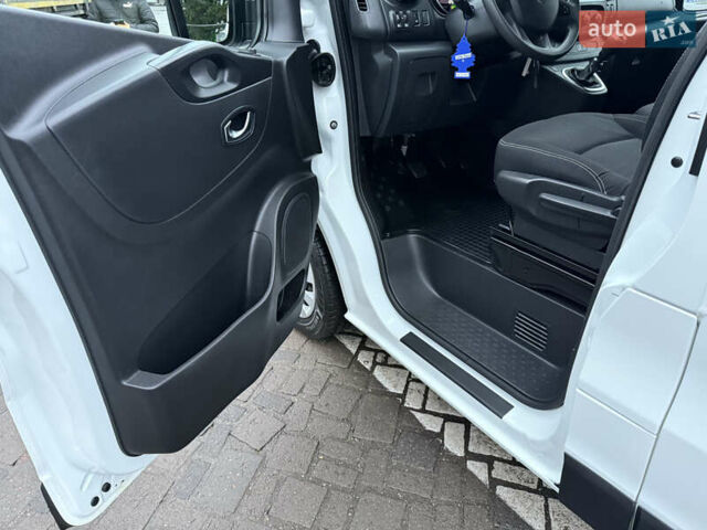 Белый Рено Трафик, объемом двигателя 2 л и пробегом 259 тыс. км за 16400 $, фото 31 на Automoto.ua